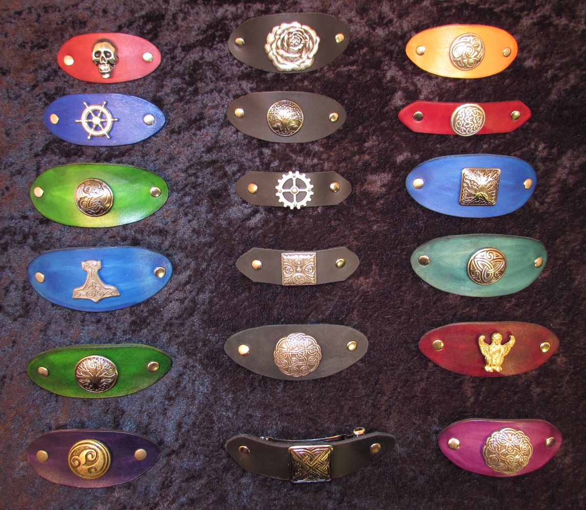 Barrettes in black and various colors.